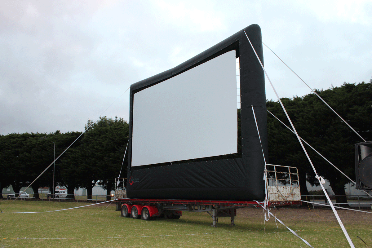 Difference between Home Inflatable Movie Screen and Pro Screen